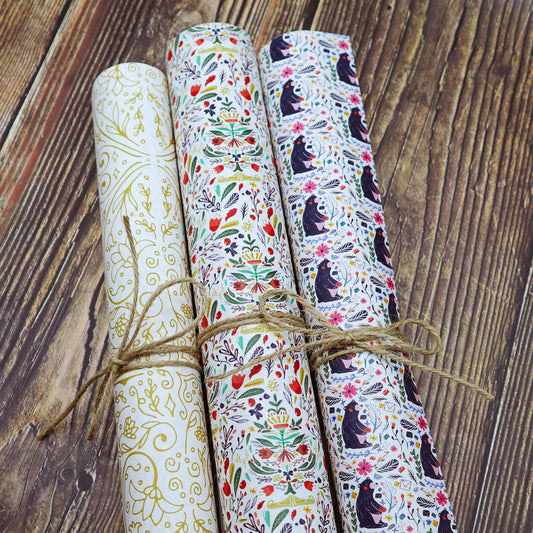 Carta Regalo di Piperita Paper: set da 3 fogli con grafiche natalizie, stampa a colori su carta ruvida, ideale per confezionare i vostri regali.