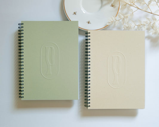 Notebook A5 con spirale Rosemary di Piperita Paper design semplice con copertina riciclata con pagine bianche, righe, quadretti e punti bullet journal. Adatto per scrivere, disegnare, progettare e come regalo.
