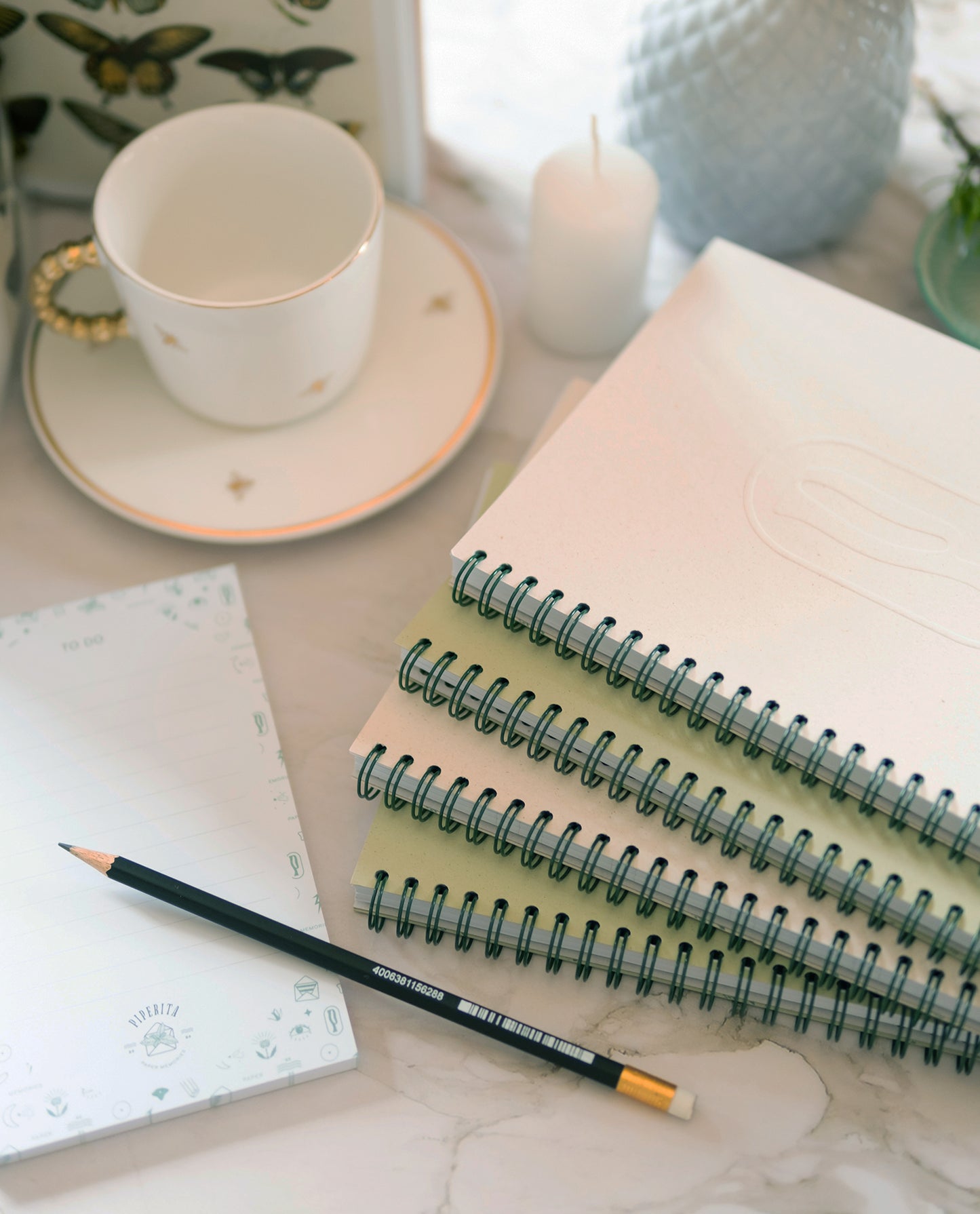 Notebook A5 con spirale Rosemary di Piperita Paper design semplice con copertina riciclata con pagine bianche, righe, quadretti e punti bullet journal. Adatto per scrivere, disegnare, progettare e come regalo.