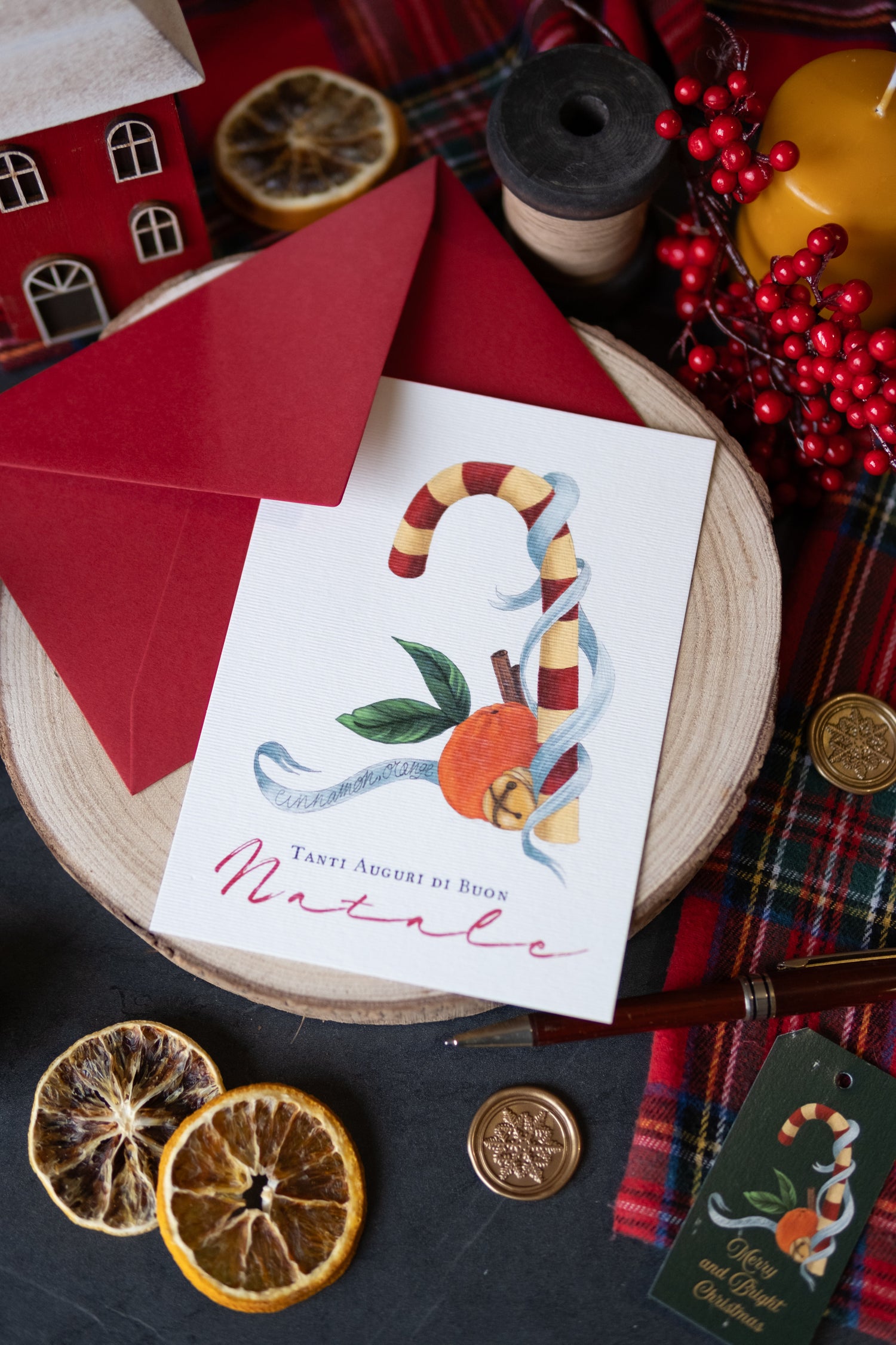Collezione Natale di Piperita Paper: gift tag, cartoline di auguri, carta regalo e segnaposti per un Natale originale, colorato e ricco di stile.