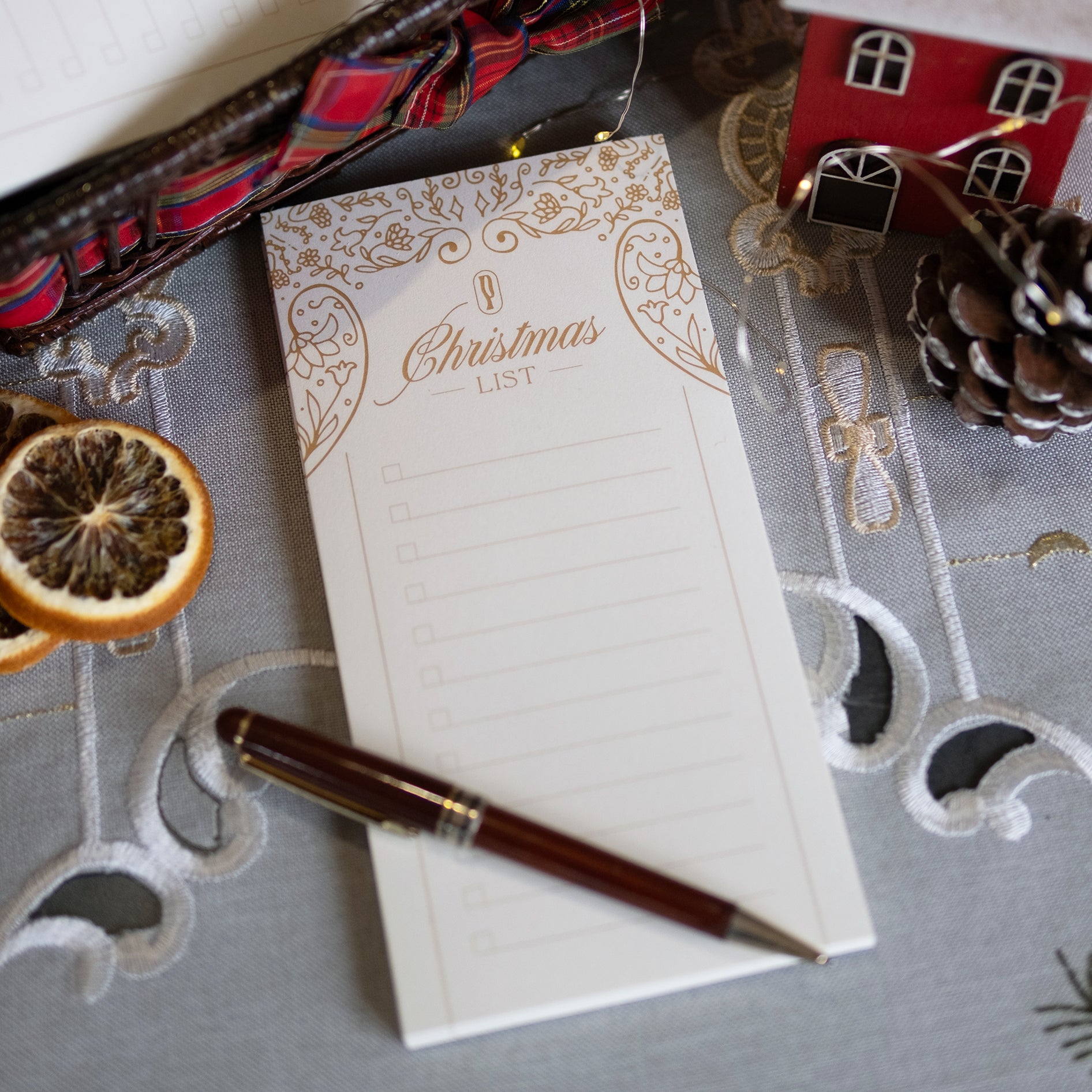 Arya Christmas List di Piperita Paper, blocco to do list da scrivania da 25 pagine, perfetta per organizzare regali, menù e le attività del vostro natale.