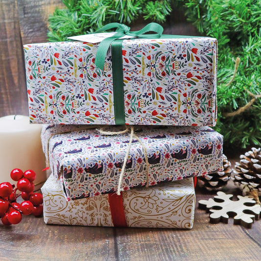 Carta Regalo di Piperita Paper: set da 3 fogli con grafiche natalizie, stampa a colori su carta ruvida, ideale per confezionare i vostri regali.