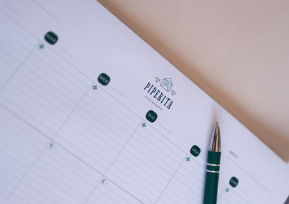 Marie Plan di Piperita Paper: planner settimanale 30x20 cm, 52 pagine, copertina verde o sabbia, perfetto per organizzare la settimana lavorativa e familiare. 