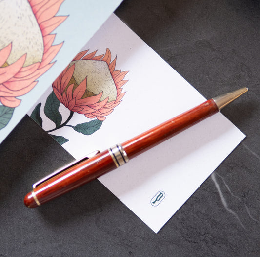 Thank You Card Menta Protea di Piperita Paper: set di 10 piccole cartoline con buste, stampa a colori e decoro floreale, perfette per messaggi regalo o auguri.