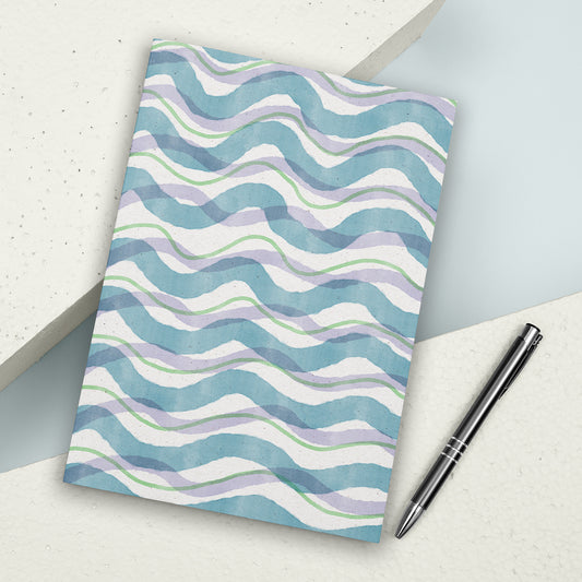 Quaderno per journaling A5 con 40 pagine bianche da 100 gr e copertina in carta riciclata 350 gr. Ideale per scrivere pensieri, riflessioni quotidiane e creatività .