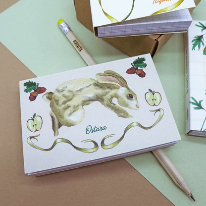 Appunti Pixie di Piperita: blocchi tascabili con grafica botanica, pagine a quadretti e copertina in carta riciclata, perfetti per notes e appunti creativi.