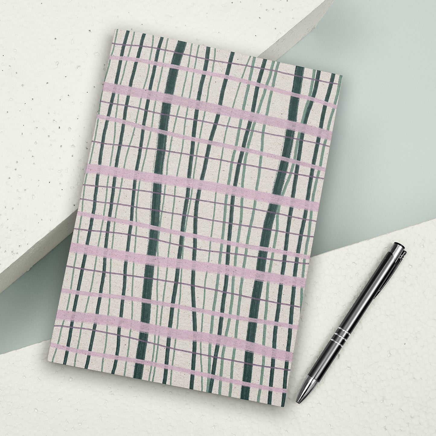 Quaderno per journaling A5 con 40 pagine bianche da 100 gr e copertina in carta riciclata 350 gr. Ideale per crescita personale, riflessioni quotidiane e creatività.