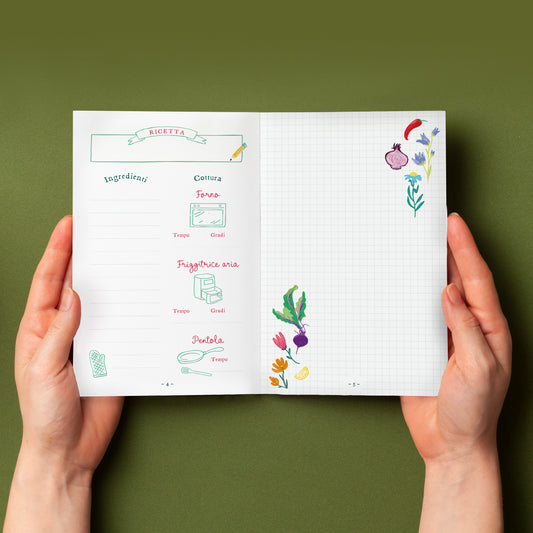 Ricettario pratico e colorato con spazio per 15 ricette: ideale per conservare e condividere i tuoi piatti del cuore. Perfetto come idea regalo originale e personale.