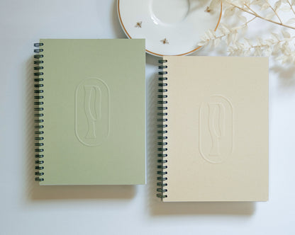 Notebook A5 con spirale Rosemary di Piperita Paper  design semplice con copertina riciclata con pagine bianche, righe, quadretti e punti bullet journal. Adatto per scrivere, disegnare, progettare e come regalo.