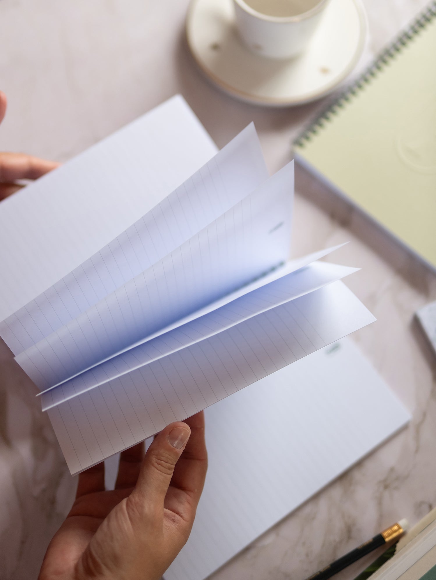 Notebook A5 con spirale Rosemary di Piperita Paper  design semplice con copertina riciclata con pagine bianche, righe, quadretti e punti bullet journal. Adatto per scrivere, disegnare, progettare e come regalo.