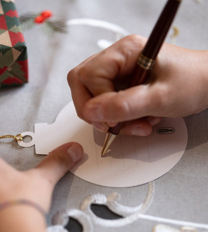 Gift Tag Rudolph di Piperita Paper, originali e colorati. Sono perfetti per decorare i tuoi regali di Natale con stile. Personalizza il retro con un augurio. 