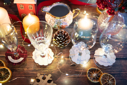 Segnaposto Natale  di Piperita Paper. Set da 12 pezzi stampa a colori con spazio per scrivere nome, perfetti per le feste natalizie.