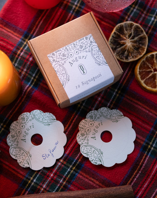 Segnaposto Natale Verde di Piperita Paper. Set da 12 pezzi in carta perlata avorio stampa a colori e spazio per scrivere nome perfetti per le feste natalizie.