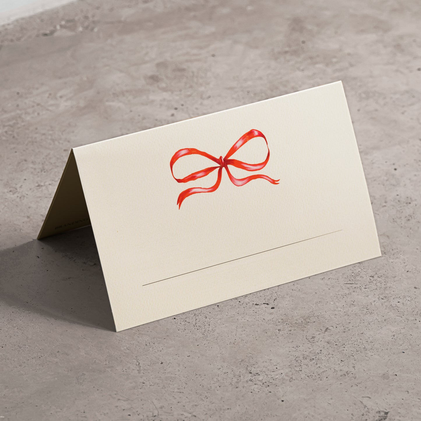 Segnaposto pieghevole Fiocco Rosso di Piperita Paper. Set da 12 pezzi stampa colori carta ruvida avorio con spazio per scrivere nome, perfetti per natale.