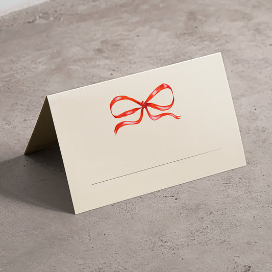 Segnaposto pieghevole Fiocco Rosso di Piperita Paper. Set da 12 pezzi stampa colori carta ruvida avorio con spazio per scrivere nome, perfetti per natale.