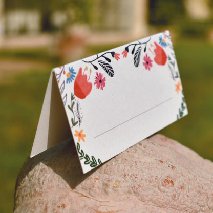 Segnaposto di Piperita Paper design colorato e allegro. Set da 12 pezzi stampa colori carta riciclata con spazio per scrivere nome, perfetti per qualsiasi festa.