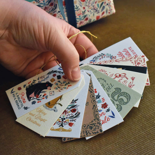 Gift Tag Cometa di Piperita Paper, originali e colorati. Sono perfetti per decorare i tuoi regali di Natale con stile. Personalizza il retro con un augurio. 