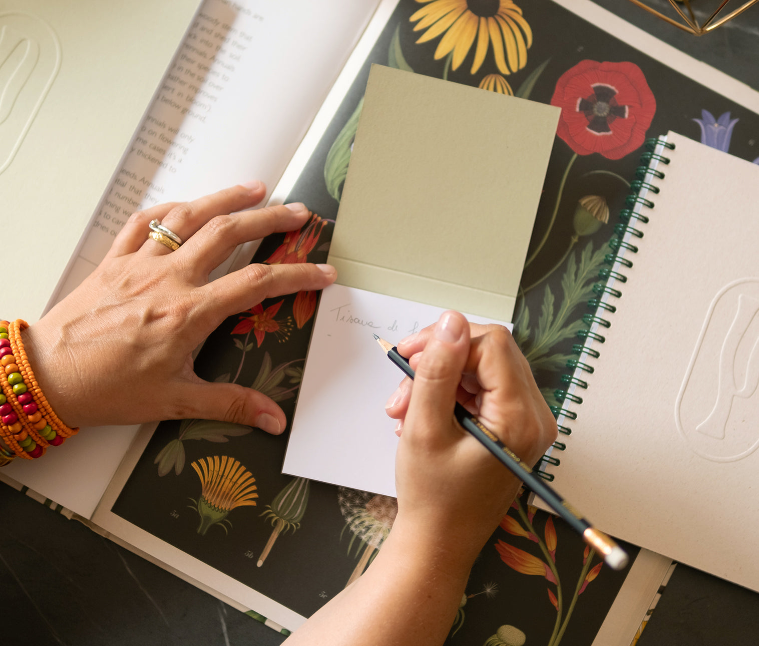 Clementine di Piperita Paper: set 2 mini blocchi 10x10 cm tascabili, pagine bianche, copertine verde e sabbia, perfetti per appunti e memo veloci.