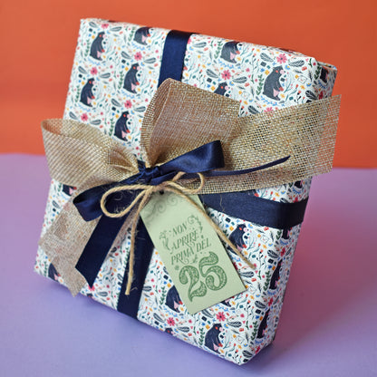 Carta Regalo di Piperita Paper: set da 3 fogli con grafiche natalizie, stampa a colori su carta ruvida, ideale per confezionare i vostri regali.
